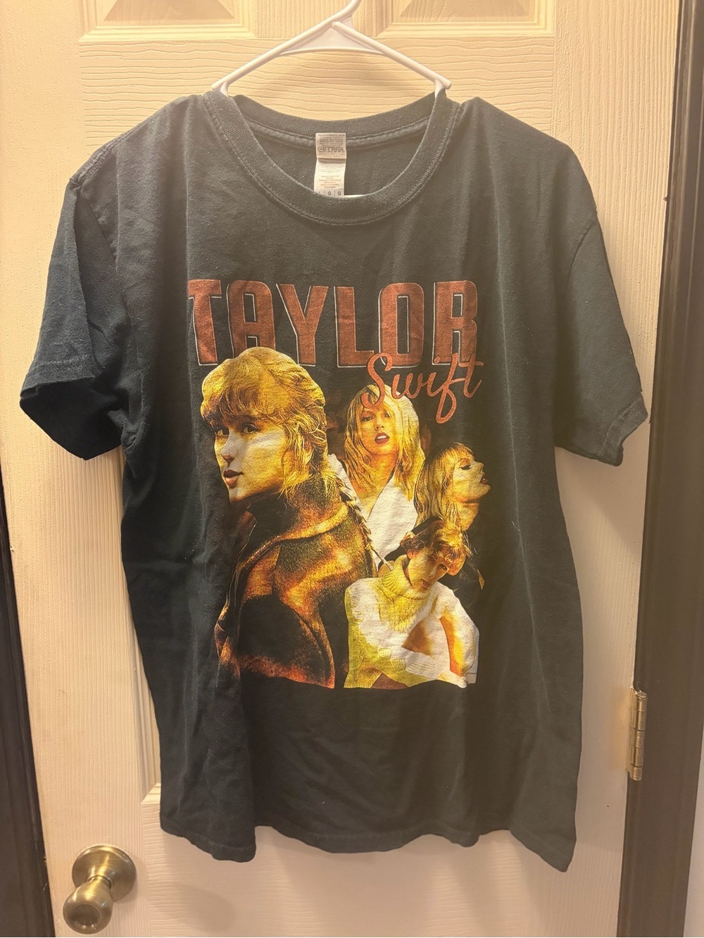 Taylor Swift Black Graphic Tee Shirt size Large Vtg